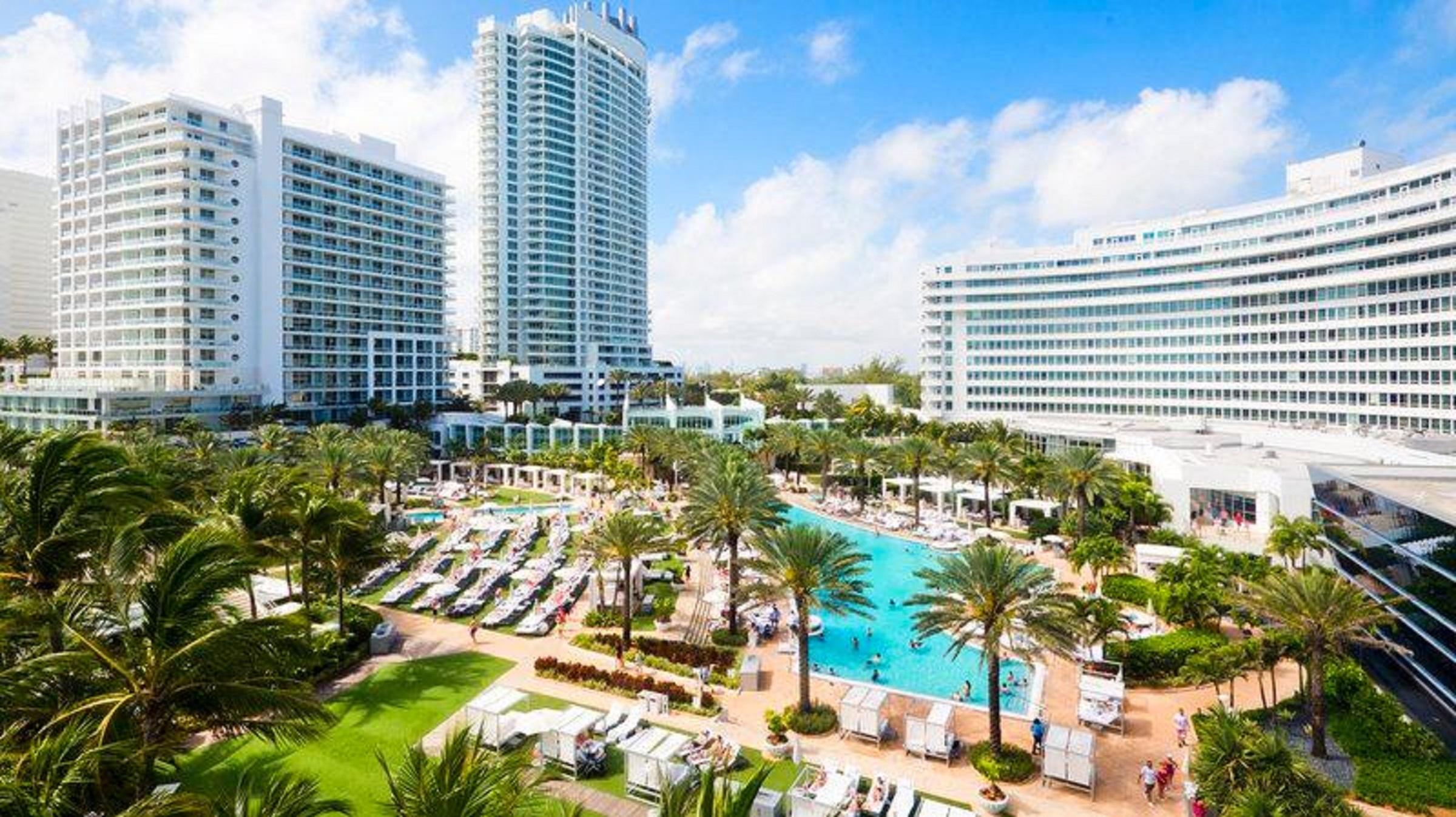 Fontainebleau Miami Beach Hotel Exterior photo The Fontainebleau Hotel