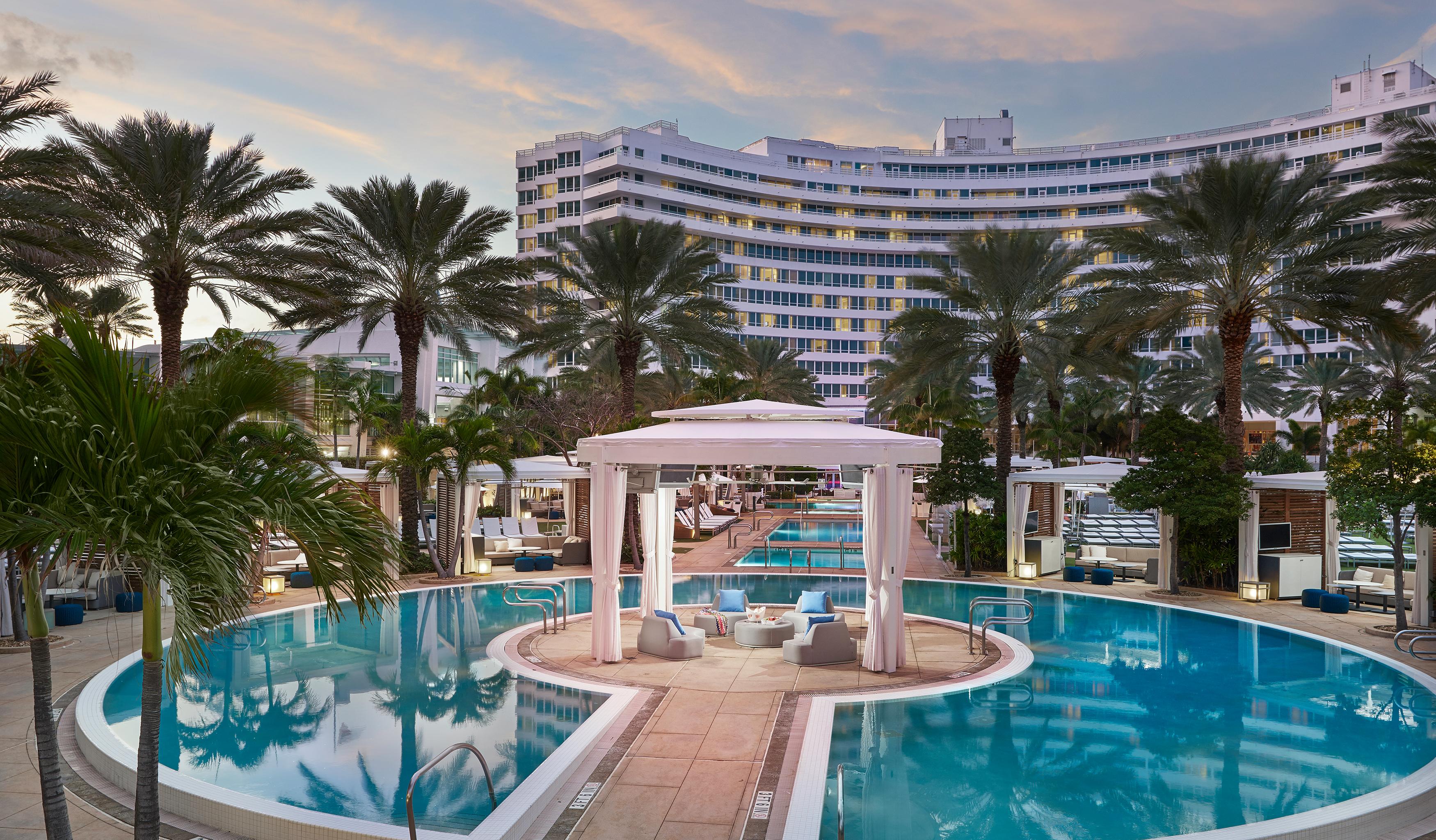 Fontainebleau Miami Beach Hotel Exterior photo The Fontainebleau Hotel