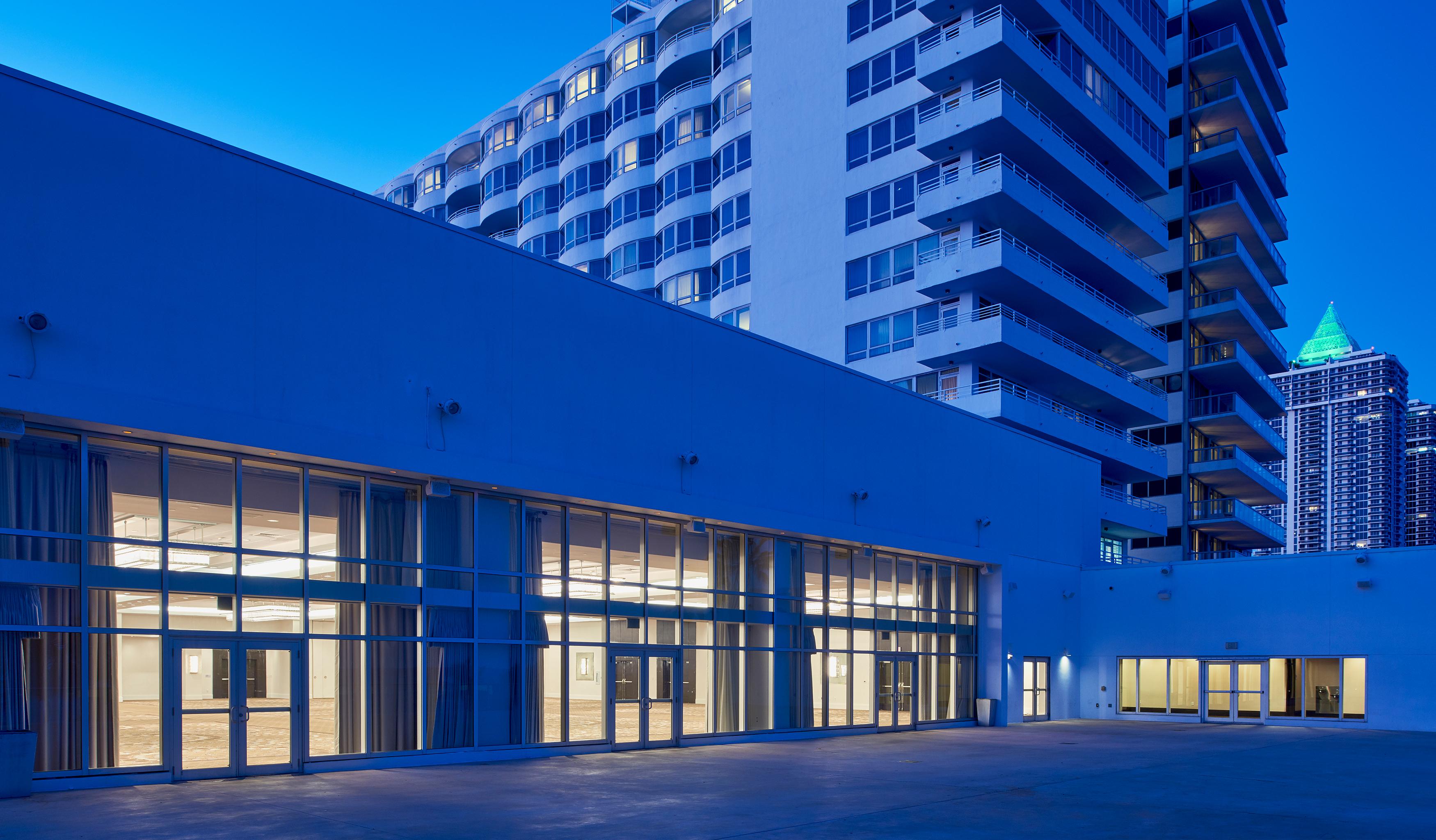 Fontainebleau Miami Beach Hotel Exterior photo The new building of the University of Applied Sciences