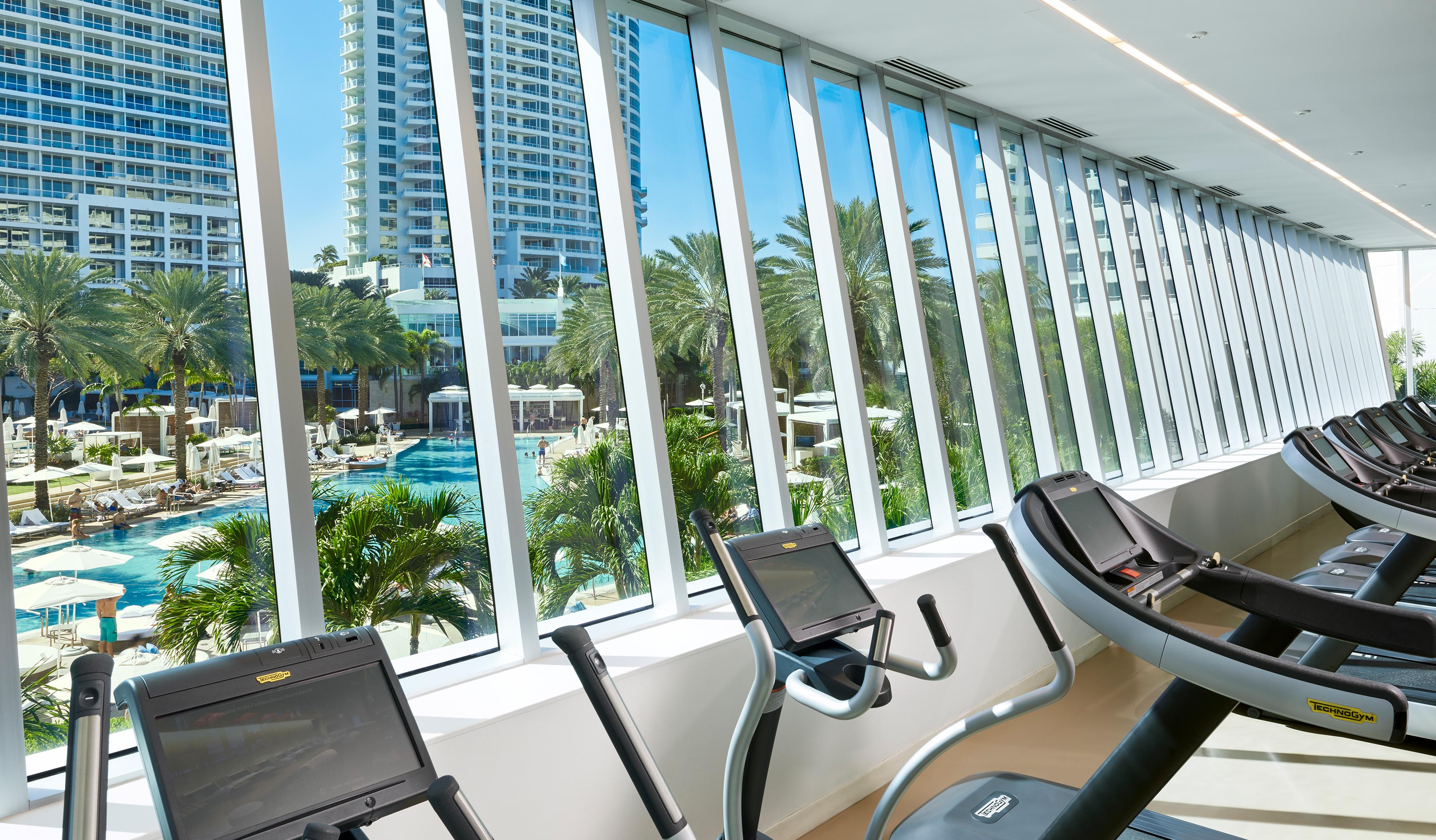 Fontainebleau Miami Beach Hotel Exterior photo The gym at The Westin