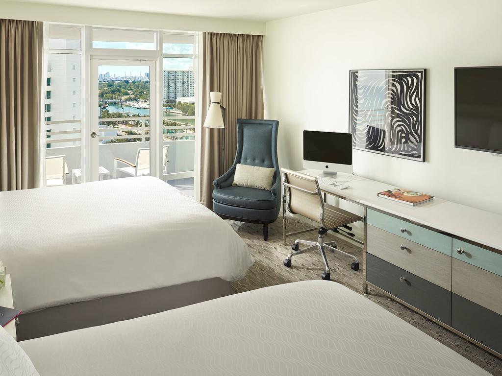 Fontainebleau Miami Beach Hotel Exterior photo A guest room at the Hilton San Diego Bayfront