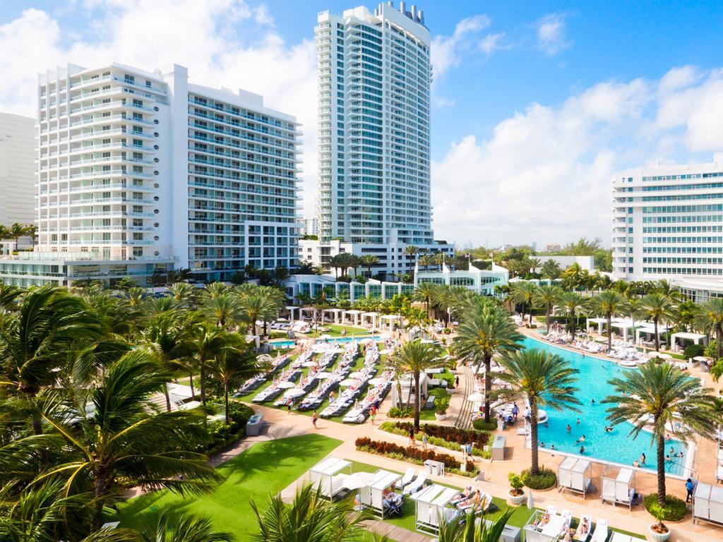 Fontainebleau Miami Beach Hotel Exterior photo The Fontainebleau Hotel